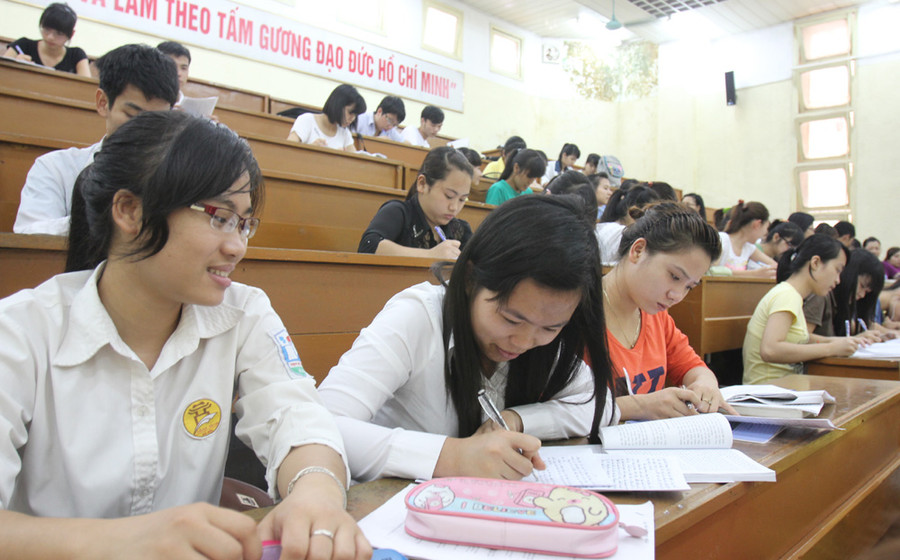 Sinh viên sư phạm tại giảng đường Sinh viên sư phạm tại giảng đường