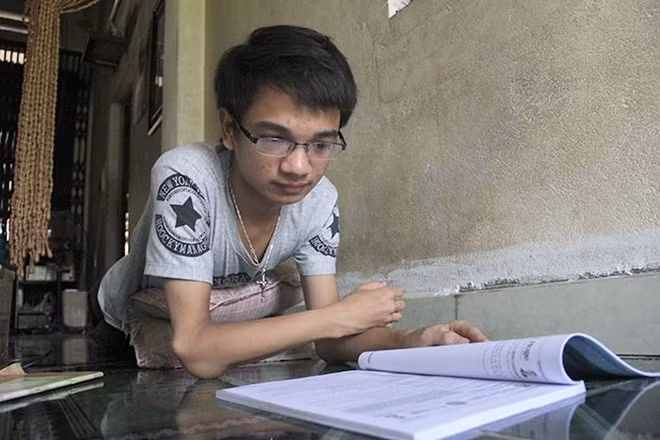Nức lòng với cậu học sinh xương thủy tinh