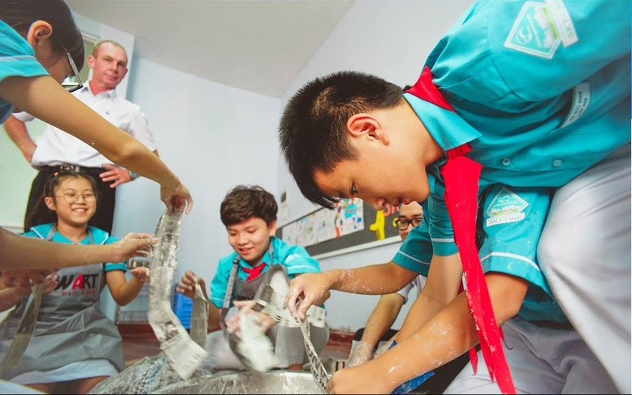 Giờ học tìm hiểu về Hóa học, Địa chất từ thực hành mô phỏng sự phun trào của núi lửa