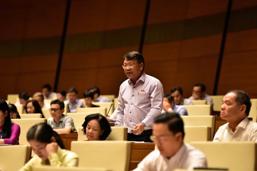 Đại biểu Nguyễn Tạo (đoàn Lâm Đồng) đóng góp ý kiến cho Dự án Luật GD (sửa đổi)