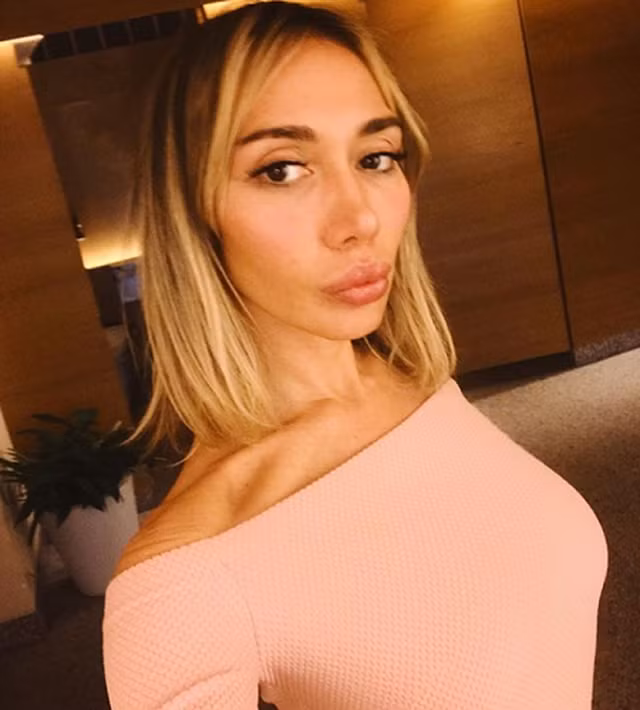 Quá nóng bỏng, cô gái không thể xin được việc làm - 2