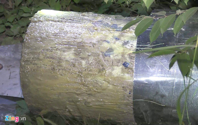 He lo ten nguoi dat resort cho nghi can bo xac vao be tong hinh anh 1 