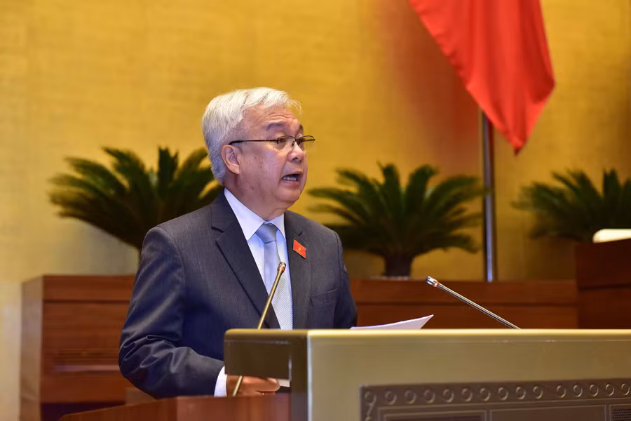 Chủ nhiệm Ủy ban Văn hóa, Giáo dục, Thanh niên, Thiếu niên và Nhi đồng của Quốc hội Phan Thanh Bình trình bày Báo cáo giải trình, tiếp thu, chỉnh lý Dự án Luật Giáo dục (sửa đổi)