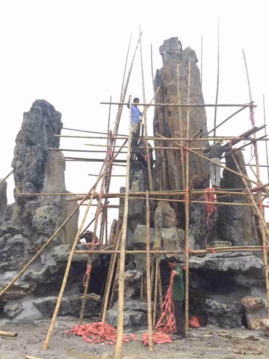 Tác phẩm Tam sơn của nghệ nhân Bàn tay vàng Nguyễn Văn Lợi đang trong giai đoạn hoàn thành