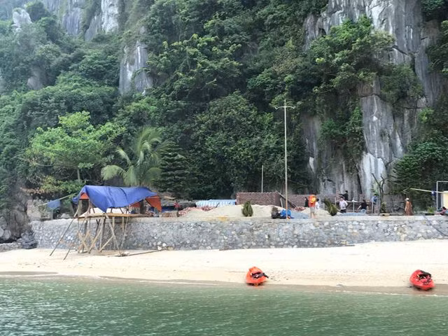 Lộ diện nhiều công trình xây trái phép trên vịnh Hạ Long, Bái Tử Long - 6