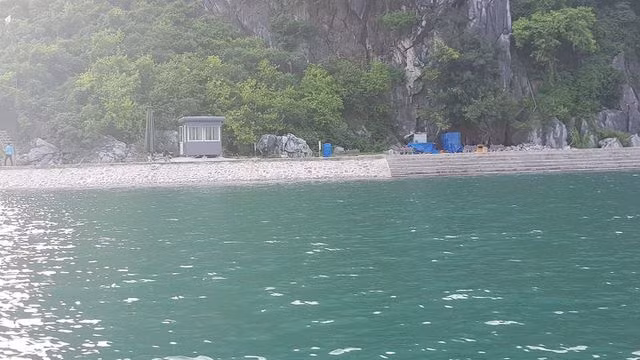 Lộ diện nhiều công trình xây trái phép trên vịnh Hạ Long, Bái Tử Long - 4