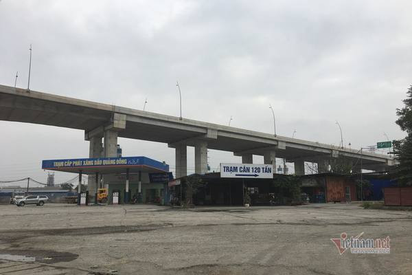 Cầu hơn 7 nghìn tỷ ở Hải Phòng bị công trình trái phép uy hiếp ảnh 2 Cầu hơn 7 nghìn tỷ ở Hải Phòng bị công trình trái phép uy hiếp