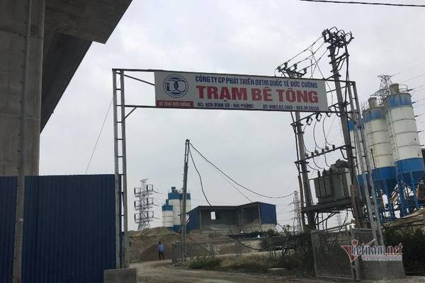 Cầu hơn 7 nghìn tỷ ở Hải Phòng bị công trình trái phép uy hiếp ảnh 5 Cầu hơn 7 nghìn tỷ ở Hải Phòng bị công trình trái phép uy hiếp