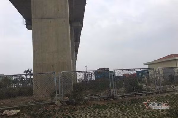 Cầu hơn 7 nghìn tỷ ở Hải Phòng bị công trình trái phép uy hiếp