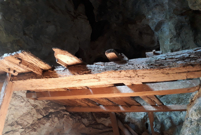 Rợn người khám phá hang quan tài kỳ bí treo lưng chừng núi - Ảnh 13. Rợn người khám phá hang quan tài kỳ bí treo lưng chừng núi - Ảnh 13.