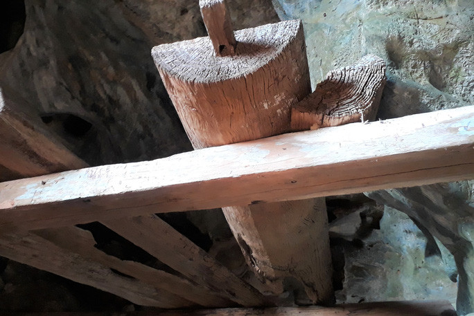 Rợn người khám phá hang quan tài kỳ bí treo lưng chừng núi - Ảnh 12. Rợn người khám phá hang quan tài kỳ bí treo lưng chừng núi - Ảnh 12.