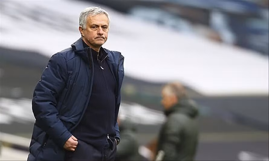 HLV Mourinho đối mặt nguy cơ bị sa thải, sau trận thua Tottenham