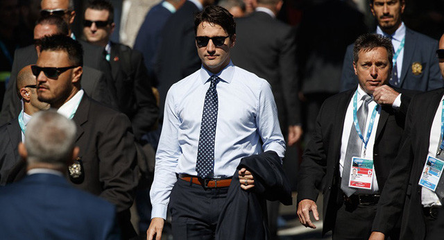 Thủ tướng Canada bị phạt vì không khai báo kính được tặng ảnh 1 Thủ tướng Canada Justin Trudeau dự cuộc họp của G7 tại Silici (Ảnh: Sputnik)