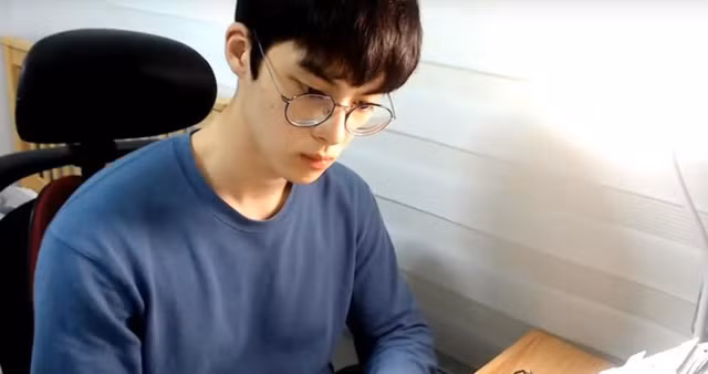 Nhiều người cho rằng chàng trai xứng đáng trở thành một tấm gương học tập cho giới trẻ