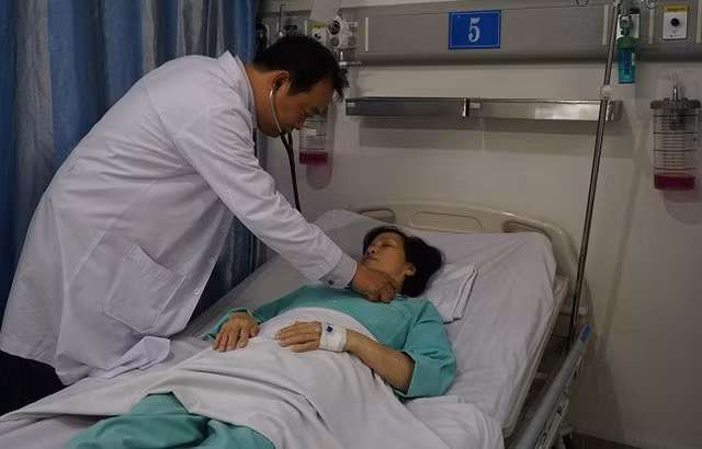 Nữ bệnh nhân tạm qua cơn nguy kịch sau khi được bác sĩ chọc dịch màng tim cấp cứu