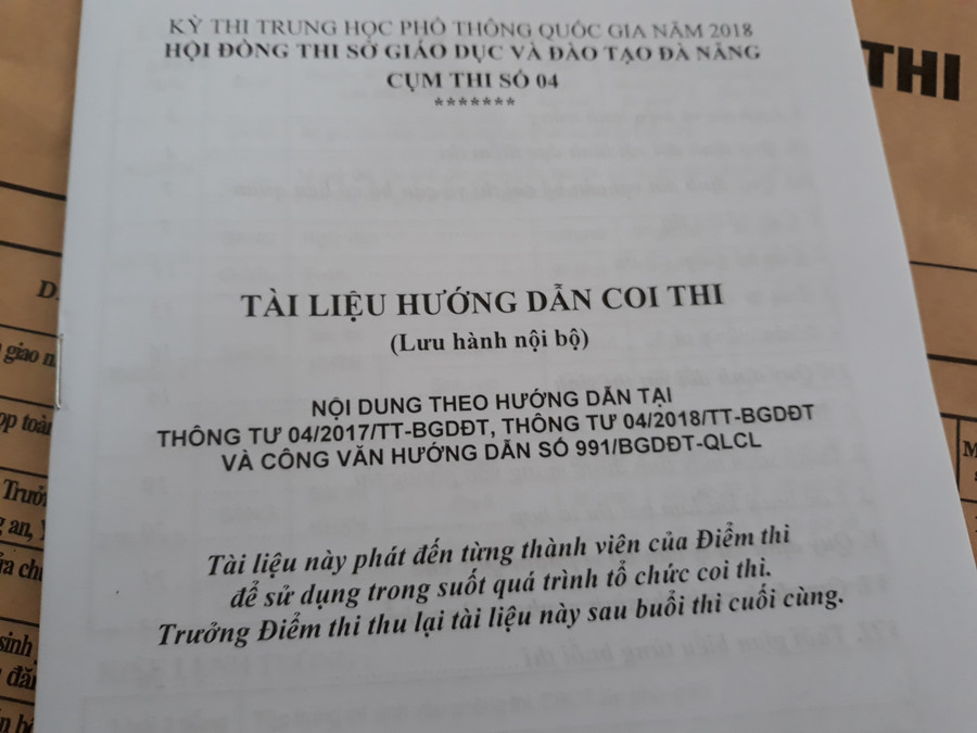 Cẩm nang của cán bộ làm công tác thi do Sở GD&ĐT Đà Nẵng cung cấp cho cán bộ coi thi.