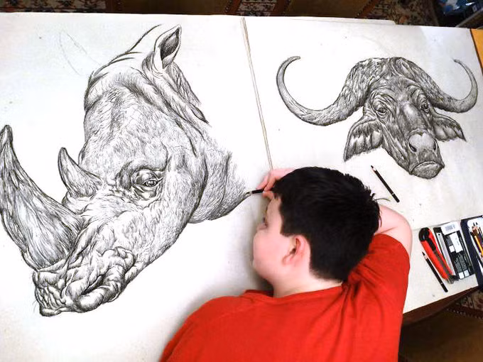 Thần đồng 15 tuổi gây kinh ngạc với tài vẽ động vật từ trí nhớ