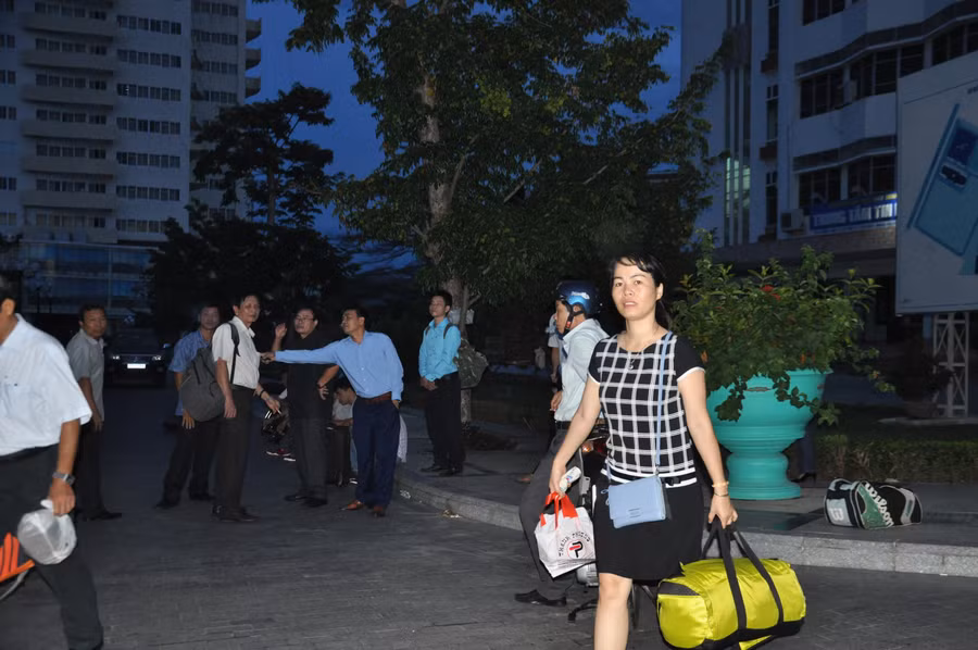 Nhiều cán bộ, giảng viên đã có mặt từ rất sớm để lên đường làm nhiệm vụ coi thi.