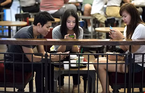 Được thưởng nếu ăn mà không xài điện thoại