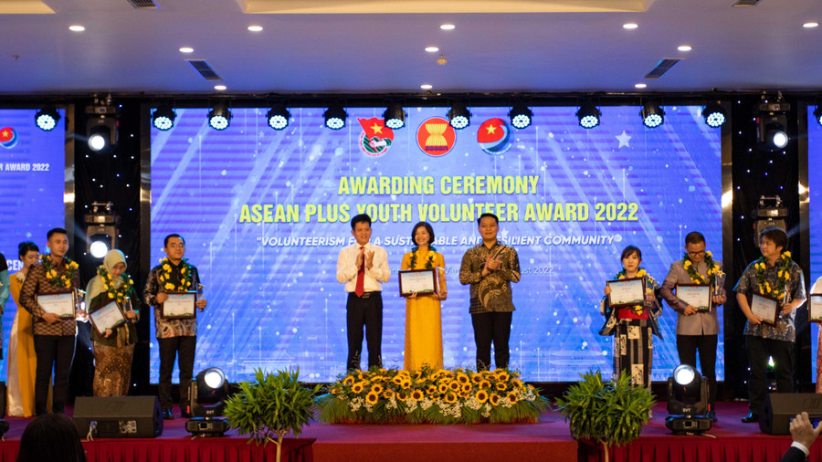 Hình ảnh tại buổi Lễ trao Giải thưởng Thanh niên tình nguyện ASEAN mở rộng năm 2022. Hình ảnh tại buổi Lễ trao Giải thưởng Thanh niên tình nguyện ASEAN mở rộng năm 2022.