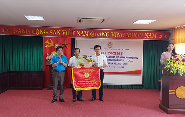 Công tác chăm lo đời sống, bảo vệ quyền, lợi ích hợp pháp chính đáng cho cán bộ, viên chức lao động cũng được Công đoàn ngành Giáo dục Quảng Bình thực hiện nghiêm túc. Công tác chăm lo đời sống, bảo vệ quyền, lợi ích hợp pháp chính đáng cho cán bộ, viên chức lao động cũng được Công đoàn ngành Giáo dục Quảng Bình thực hiện nghiêm túc.