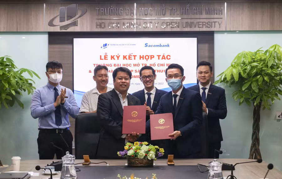 Đại diện hai đơn vị ký kết hợp tác 