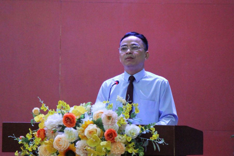 Ông Nguyễn Văn Đoạt, Giám đốc Sở GD&ĐT tỉnh Điện Biên phát biểu tại lễ tổng kết. Ông Nguyễn Văn Đoạt, Giám đốc Sở GD&ĐT tỉnh Điện Biên phát biểu tại lễ tổng kết.