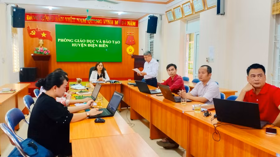 Điểm cầu Phòng GD&amp;ĐT huyện Điện Biên.