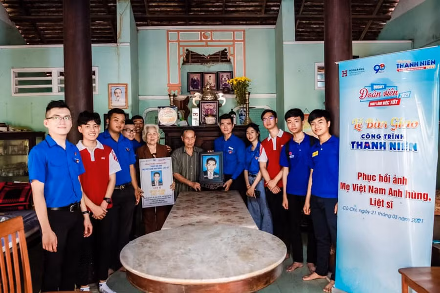 Di ảnh Liệt sĩ Võ Văn Cu, được trao cho gia đình