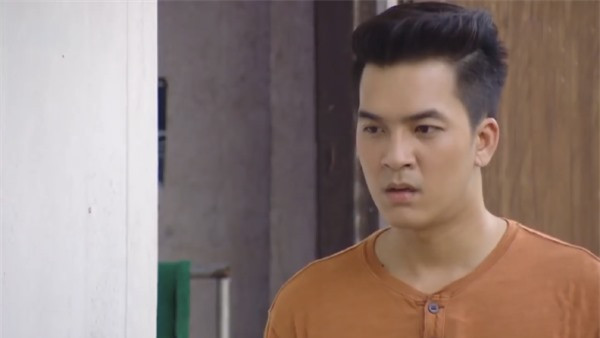 Đang chuẩn bị gieo mình khỏi ban công để giải thoát, người mẹ sực tỉnh vì âm thanh này