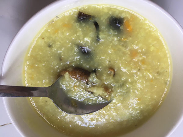 Ảnh: T.A. Nấu cháo lươn xứ Nghệ đãi cả nhà ngày cuối tuần