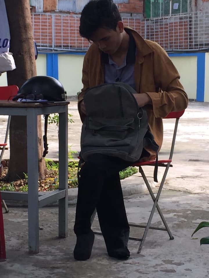 Cậu sinh viên bị mất hai chân trong câu chuyện của anh tài xế (Ảnh: Mạng xã hội). Chở SV mất 2 chân không lấy tiền, anh xe ôm nhận được điều bất ngờ