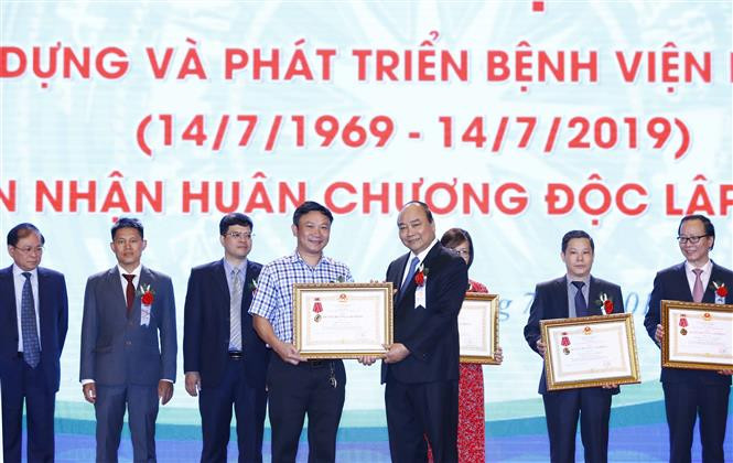 Thủ tướng Nguyễn Xuân Phúc dự Lễ kỷ niệm 50 năm xây dựng và Phát triển Bệnh viện nhi Trung ương ảnh 5 Chú thích ảnh