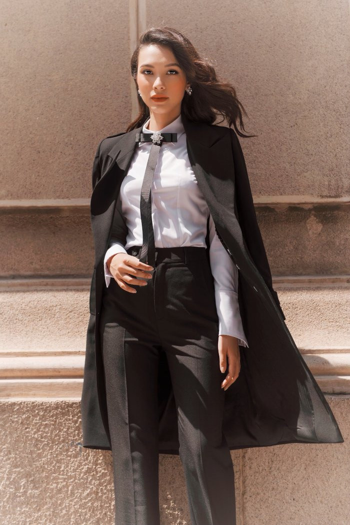 Gợi ý trang phục thu đông chuẩn công sở nhưng vẫn xinh như hot girl sành điệu ảnh 14 Mách nước cho nàng mặc chuẩn công sở mà vẫn xinh tươi như hot girl sành điệu khi thu đông về ảnh 13