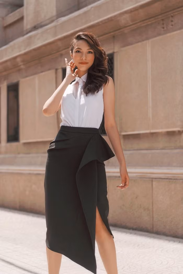 Khi đi ăn trưa nắng ấm hãy khoe triệt để vẻ gợi cảm của thanh xuân.