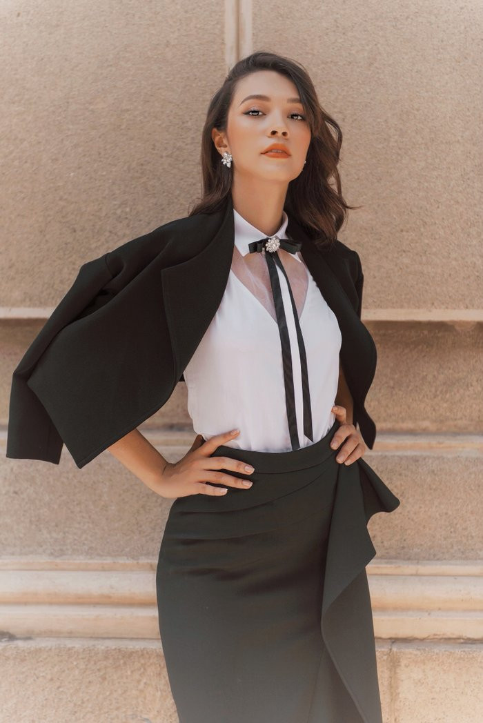 Gợi ý trang phục thu đông chuẩn công sở nhưng vẫn xinh như hot girl sành điệu ảnh 12 Mách nước cho nàng mặc chuẩn công sở mà vẫn xinh tươi như hot girl sành điệu khi thu đông về ảnh 11