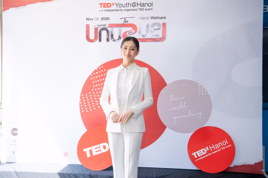 Lương Thuỳ Linh cũng chia sẻ trong buổi diễn thuyết rằng mình luôn cố gắng khắc phục thiếu sót để trở thành phiên bản tốt nhất.