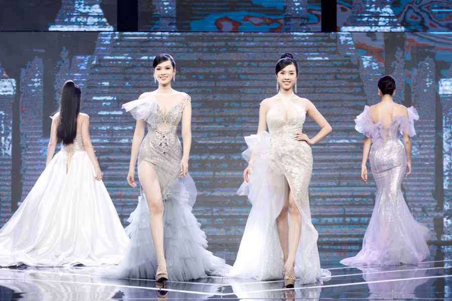 Dàn người đẹp trong bộ sưu tập lộng lẫy.