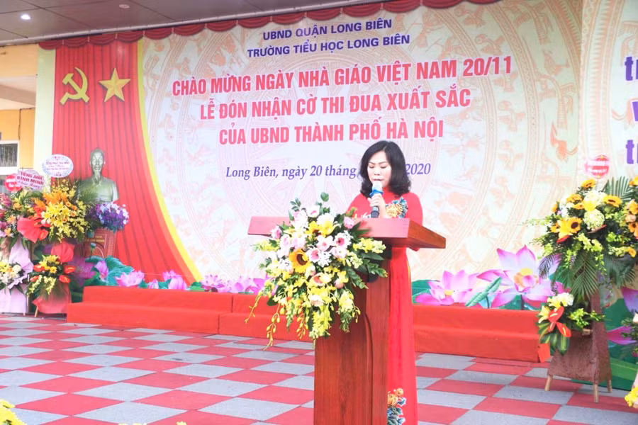 Cô Đồng Thị Quyên – Bí thư Chi bộ, Hiệu trưởng trường TH Long Biên