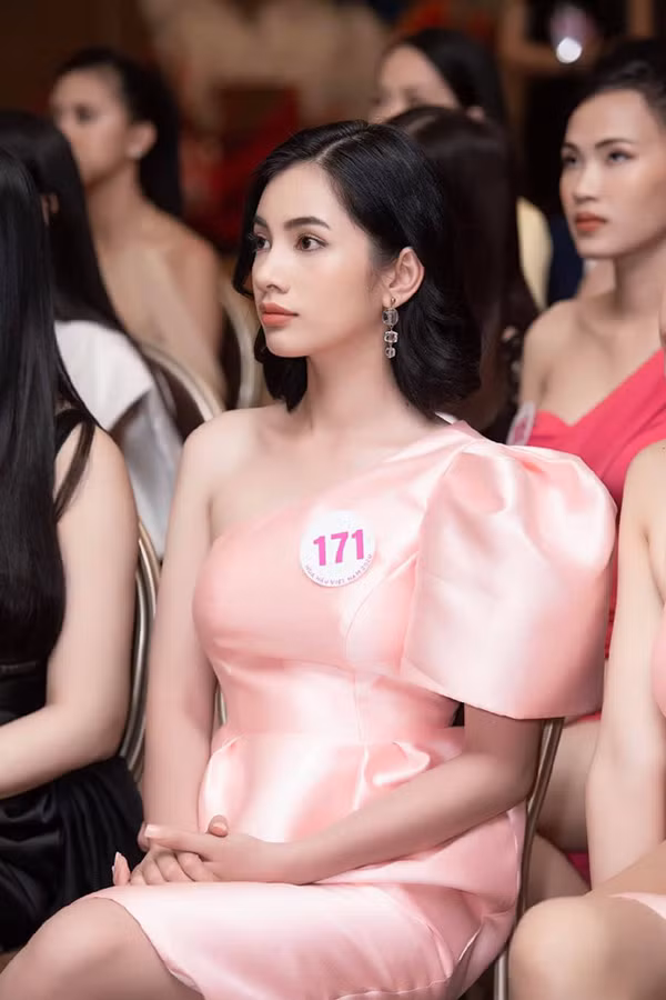 Cẩm Đan được chú ý bởi khuôn mặt khả ái