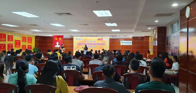 Quang cảnh ngày hội phỏng vấn tuyển dụng tháng 9/2019 Quang cảnh ngày hội phỏng vấn tuyển dụng tháng 9/2019