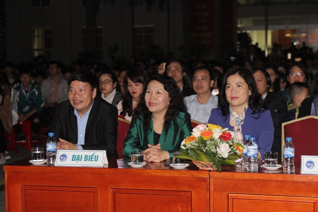 Thứ trưởng Bộ GD&ĐT Nguyễn Thị Nghĩa dự buổi giao lưu