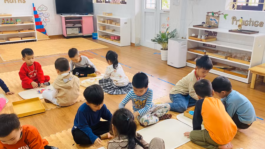 Tại Trường Mầm non Yên Sở (Hoài Đức, Hà Nội) đã được trang bị máy hút ẩm đặt tại mỗi lớp học. 