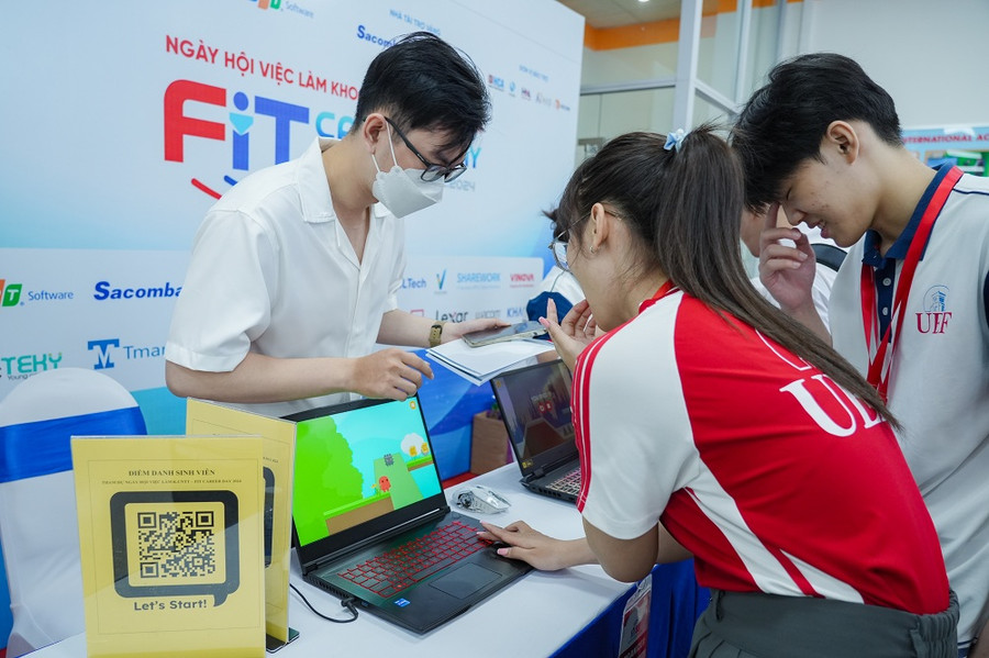 Nhiều sinh viên đã tìm được việc làm ngay tại ngày hội. Nhiều sinh viên đã tìm được việc làm ngay tại ngày hội.