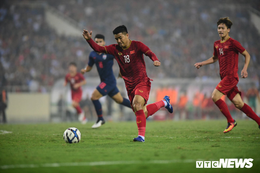 Hà Đức Chinh sút tung lưới U23 Thái Lan