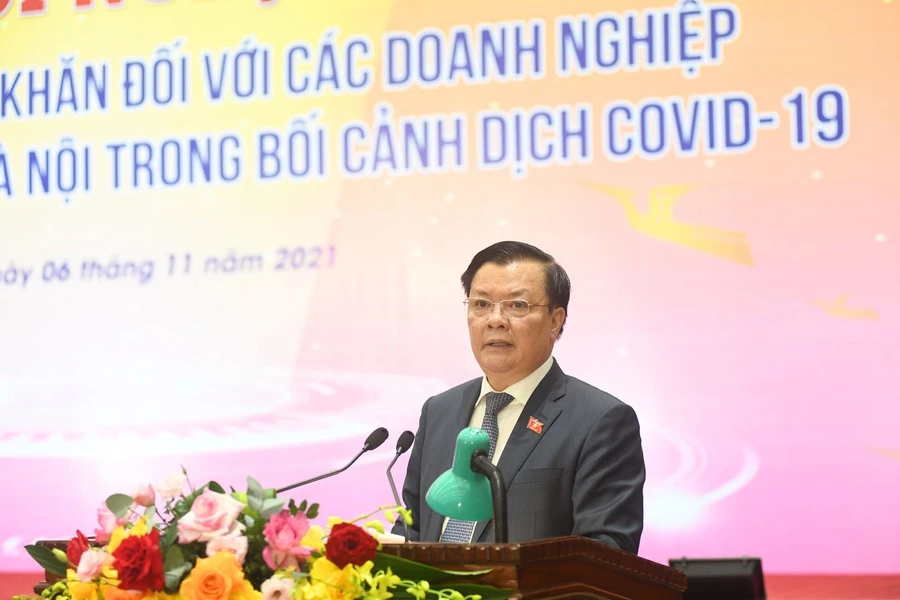 Ông Đinh Tiến Dũng, Bí thư Thành ủy Hà Nội phát biểu khai mạc tại hội nghị đối thoại tháo gỡ khó khăn đối với doanh nghiệp trên địa bàn Hà Nội.
