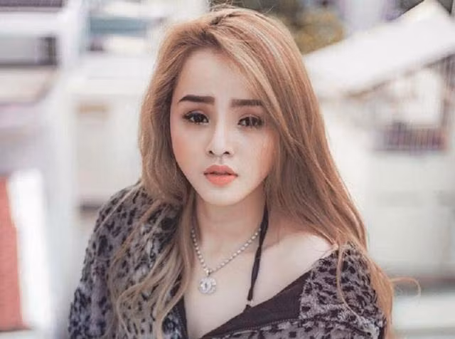 9x Sài Thành xinh như búp bê, kiếm 50 triệu/ tháng từ bán mỹ phẩm