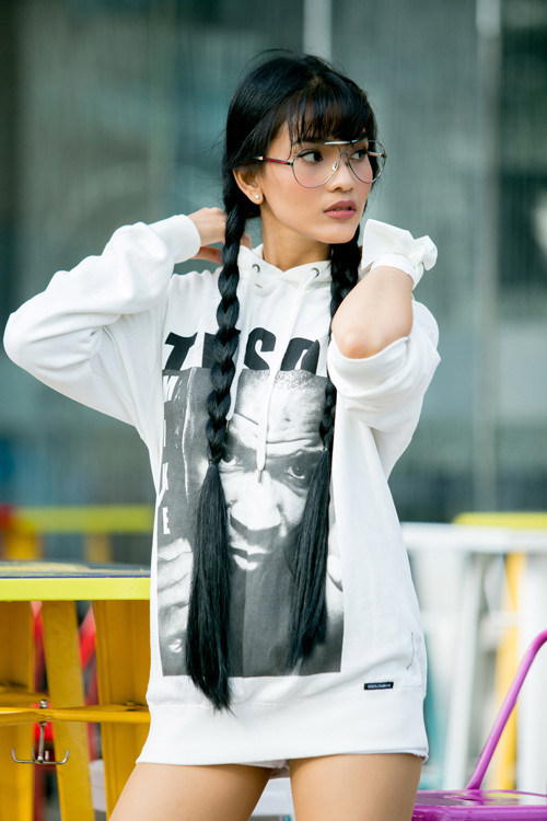 truong-thi-may-phoi-do-sexy-voi-bot-cao-co-4