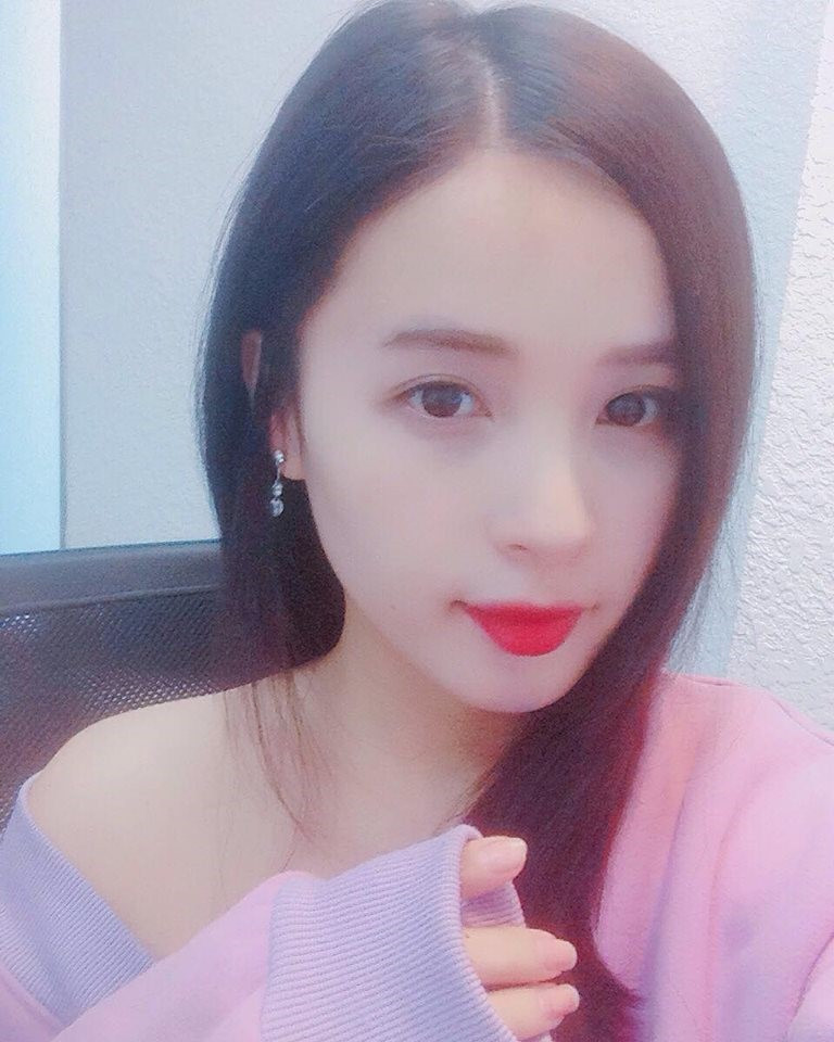 Dù theo đuổi hoạt động nghệ thuật, Thảo hy vọng sau này có thể trở thành nhà quản lý văn hóa giỏi. Nhan sac xinh dep cua nu binh luan vien game tren mang hinh anh 11