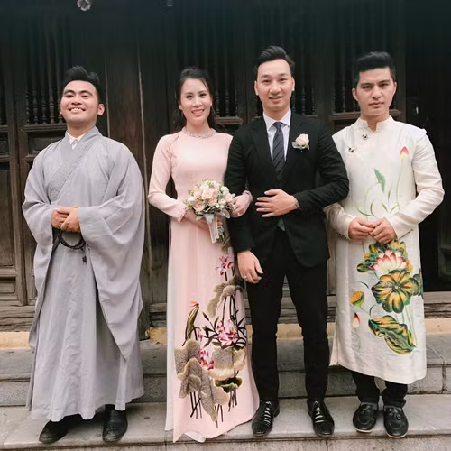 mc-thanh-trung-lam-le-hang-thuan-voi-vo-9x